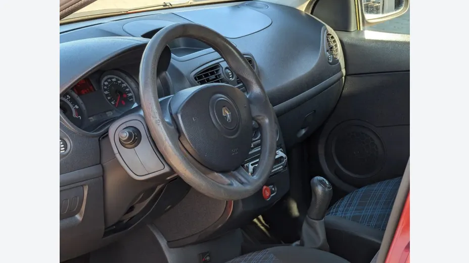 RENAULT Clio -