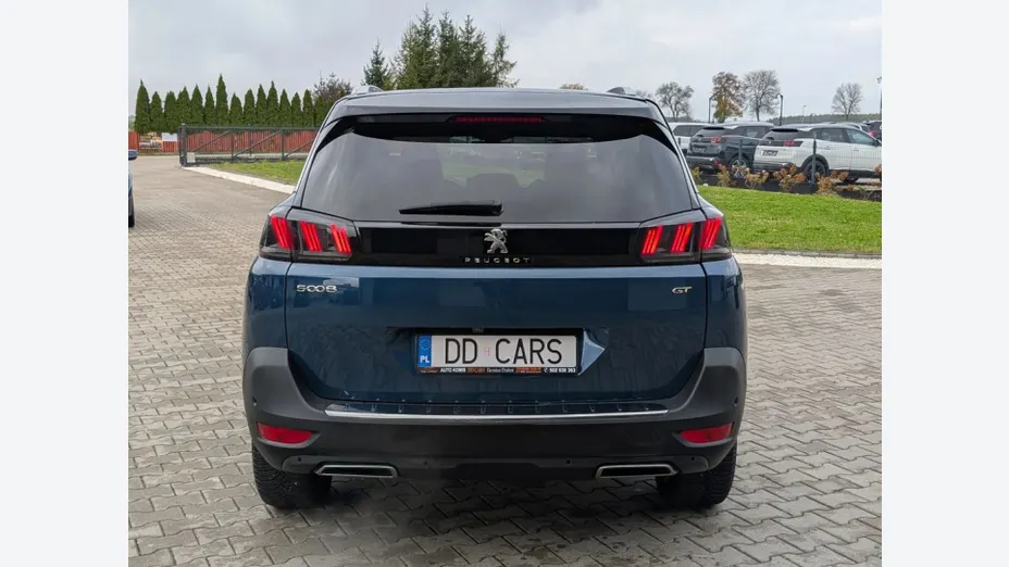 PEUGEOT 5008 -