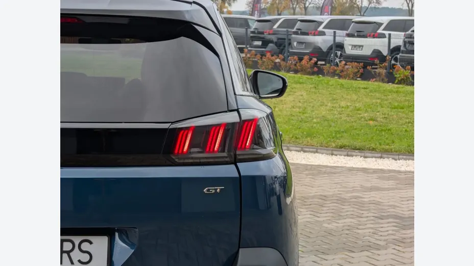 PEUGEOT 5008 -