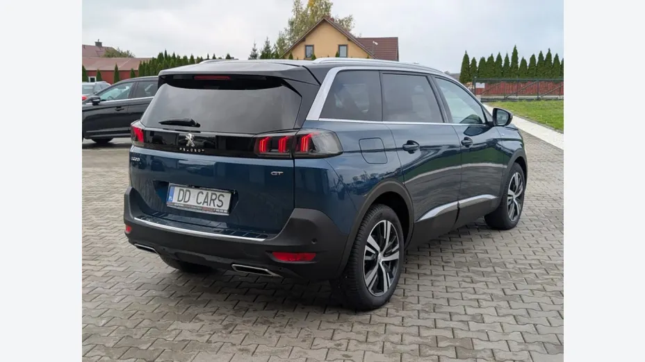 PEUGEOT 5008 -