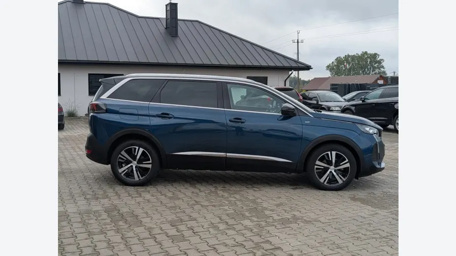 PEUGEOT 5008 -