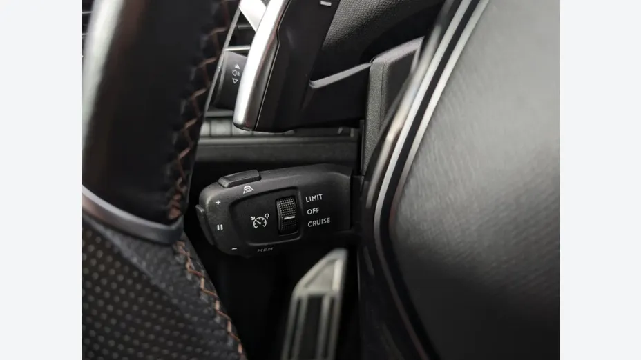 PEUGEOT 5008 -