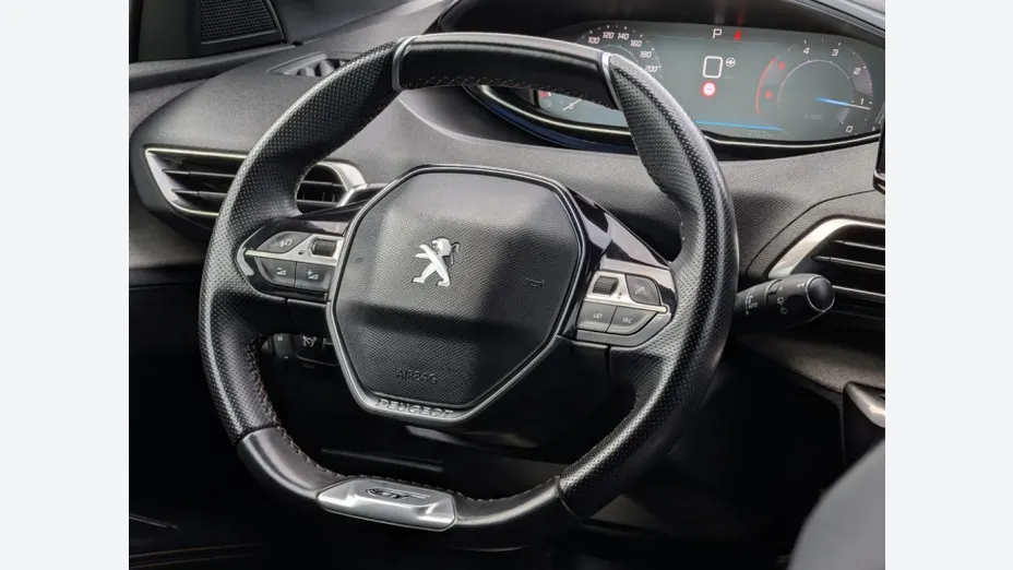 PEUGEOT 5008 -