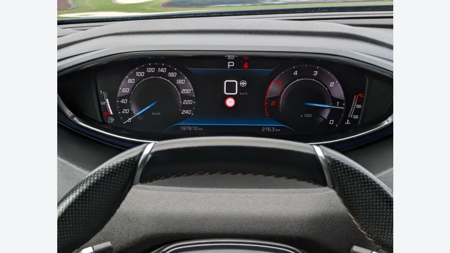 PEUGEOT 5008 -