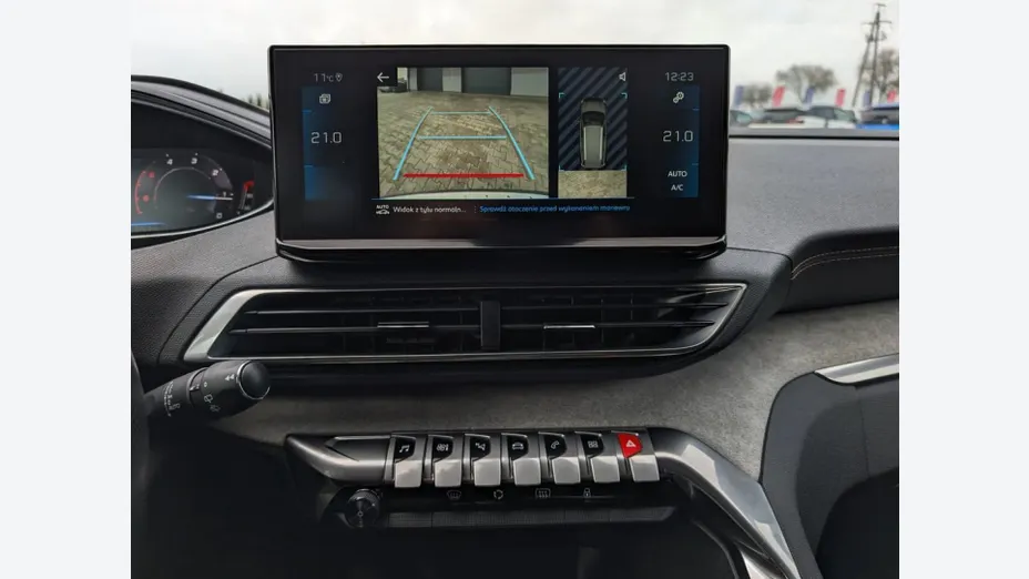 PEUGEOT 5008 -