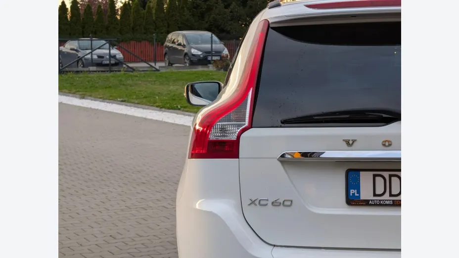 VOLVO XC60 -