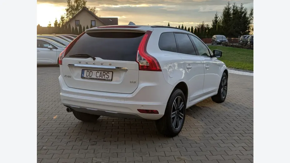 VOLVO XC60 -