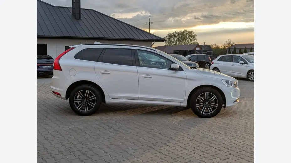 VOLVO XC60 -