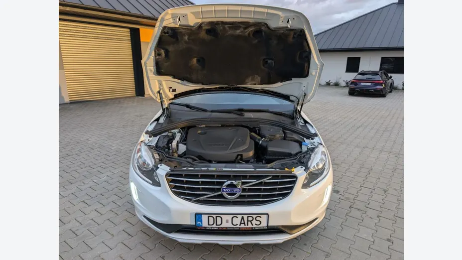 VOLVO XC60 -