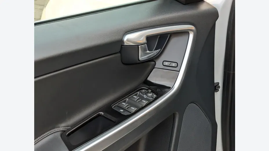 VOLVO XC60 -