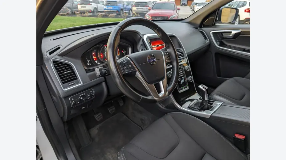 VOLVO XC60 -