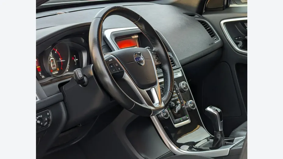 VOLVO XC60 -