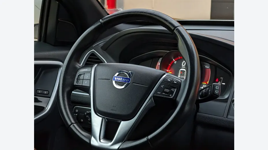 VOLVO XC60 -