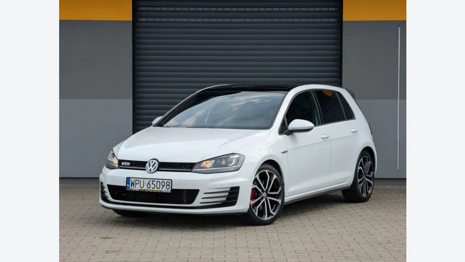VOLKSWAGEN Golf -