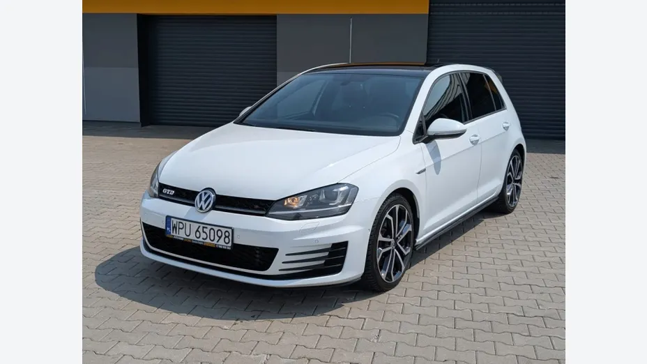 VOLKSWAGEN Golf -