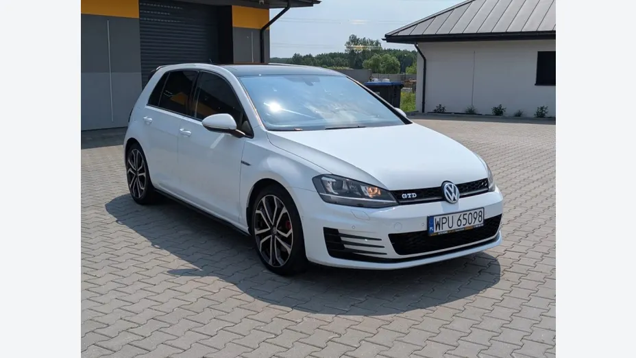 VOLKSWAGEN Golf -
