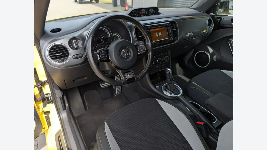 VOLKSWAGEN Beetle -