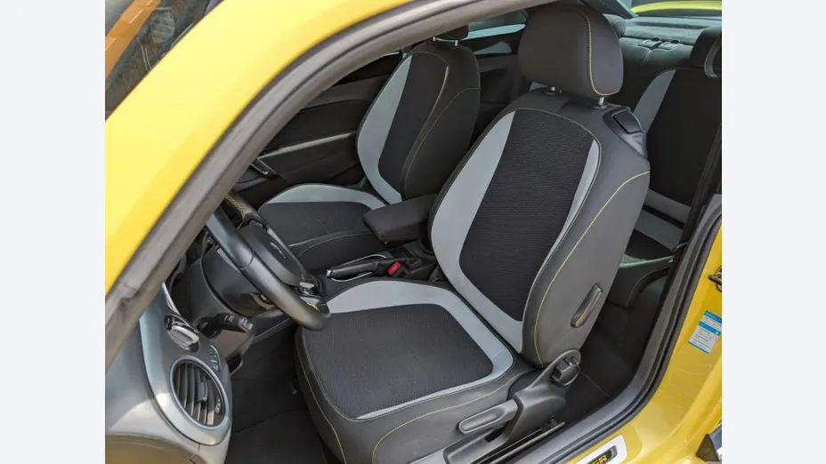 VOLKSWAGEN Beetle -