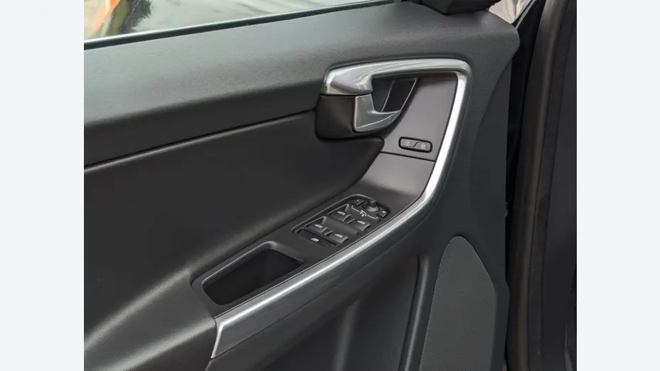 VOLVO XC60 -