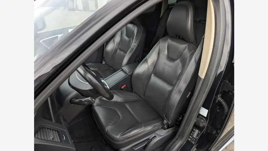 VOLVO XC60 -