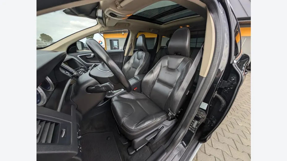 VOLVO XC60 -