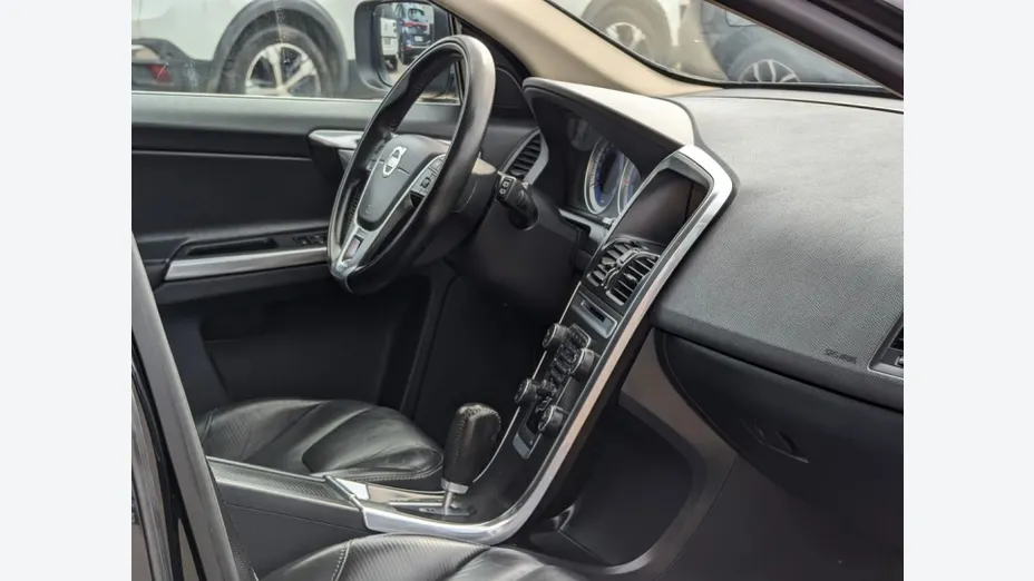 VOLVO XC60 -