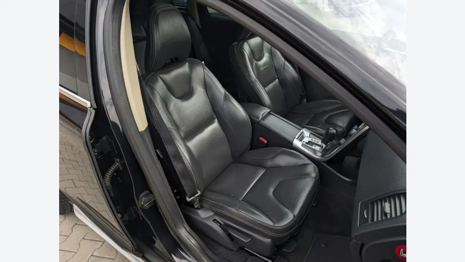 VOLVO XC60 -