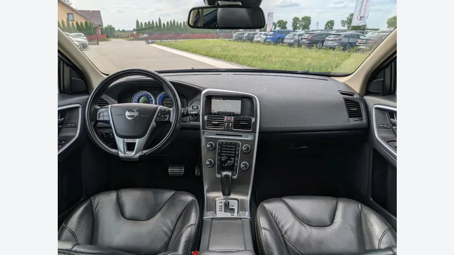 VOLVO XC60 -
