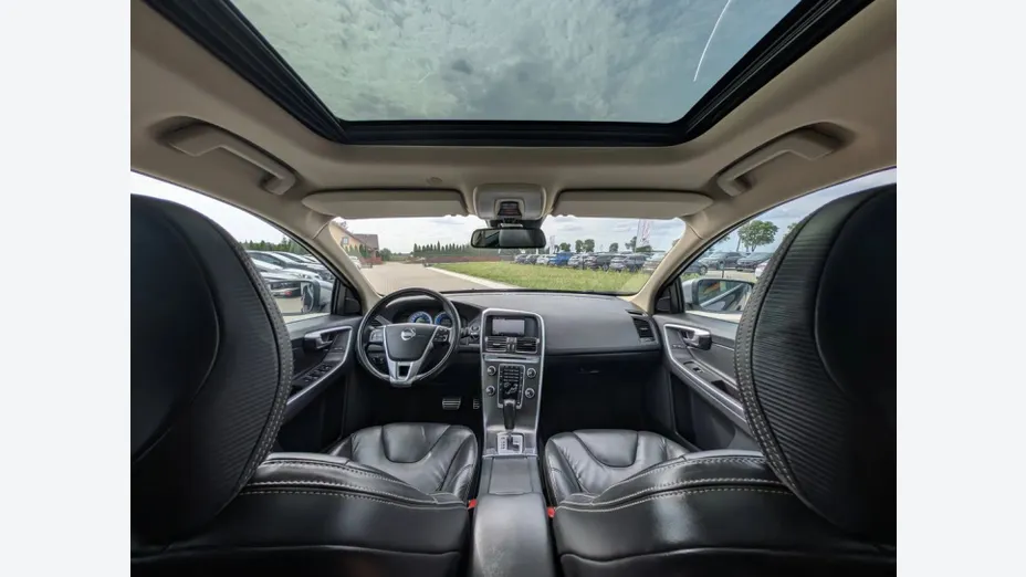 VOLVO XC60 -