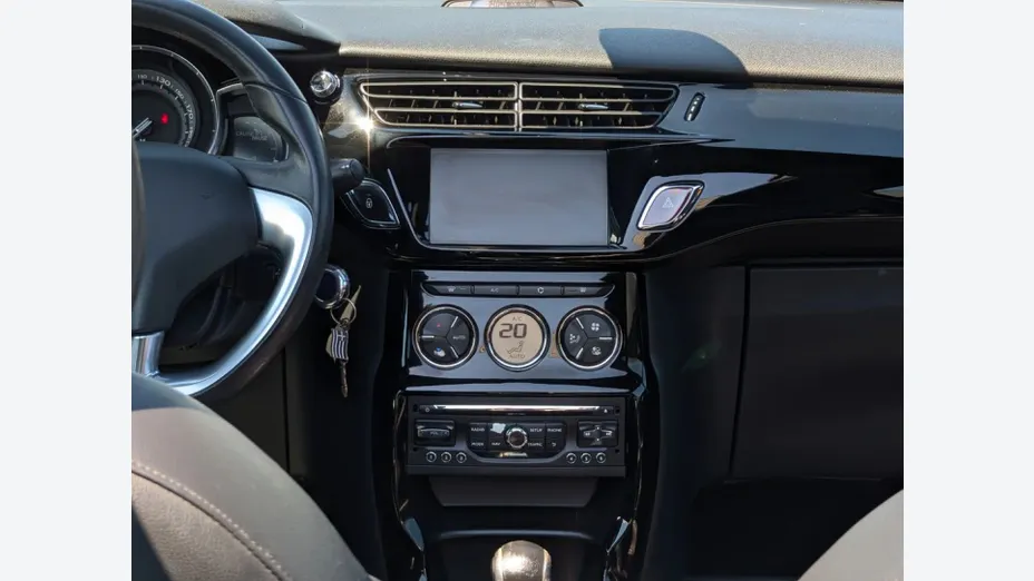 CITROEN DS3 -