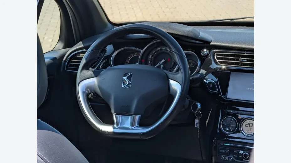 CITROEN DS3 -