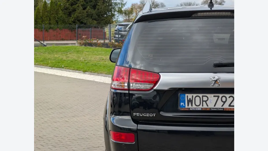 PEUGEOT 4007 -
