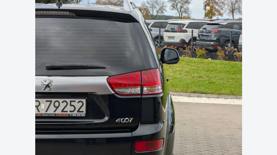 PEUGEOT 4007 -