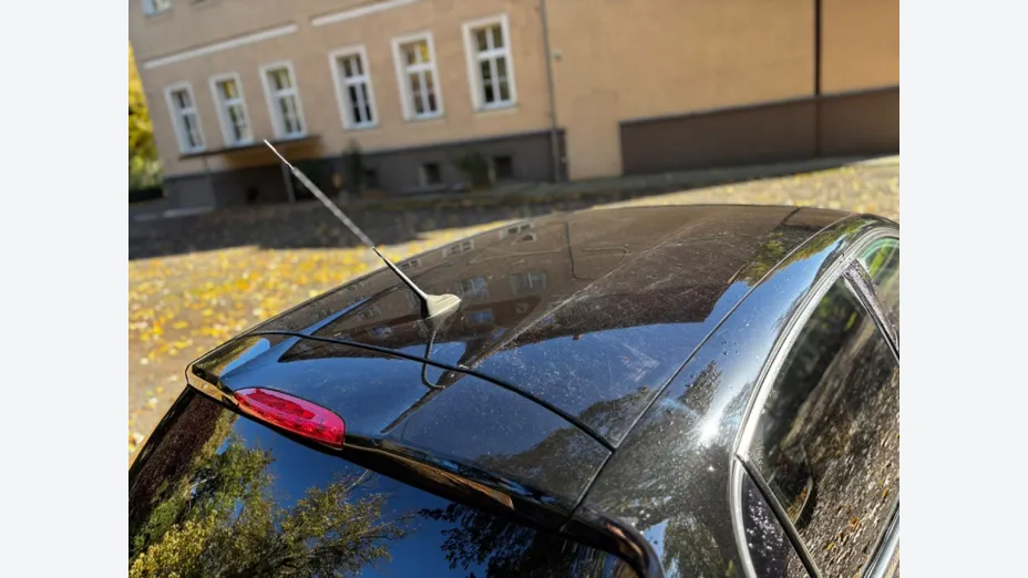 PEUGEOT 208 -