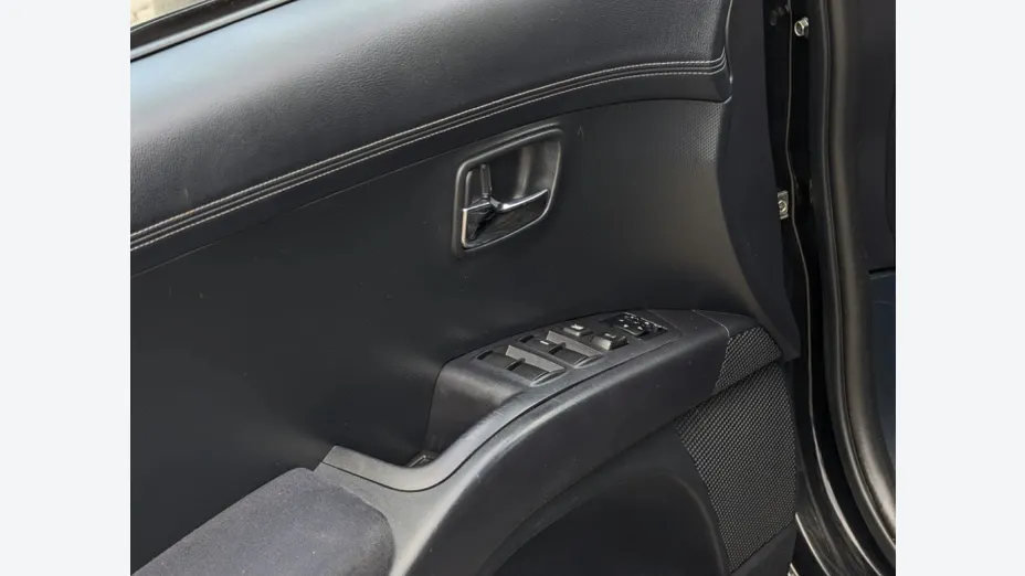 PEUGEOT 4007 -
