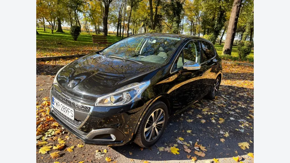 PEUGEOT 208 -