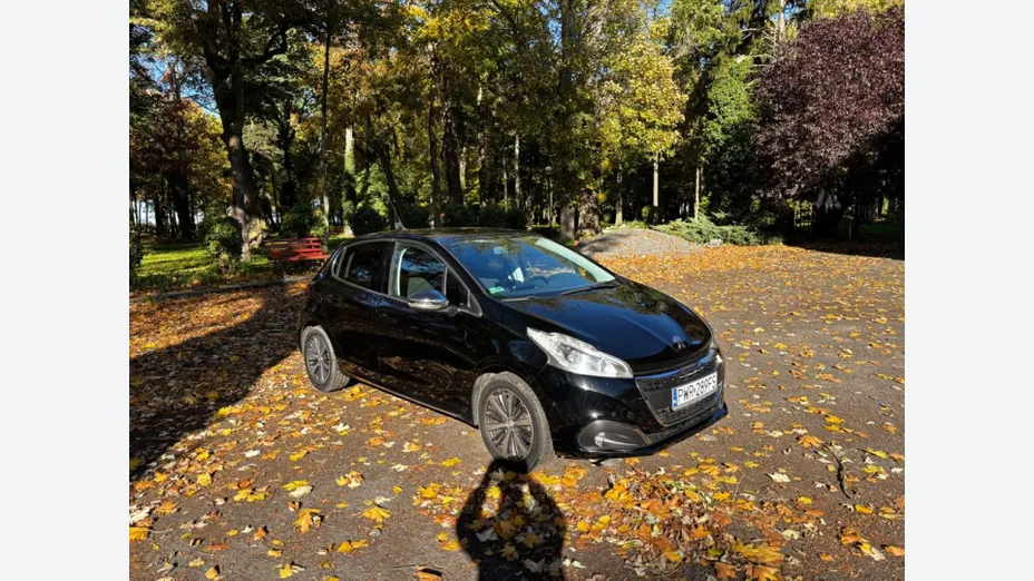 PEUGEOT 208 -