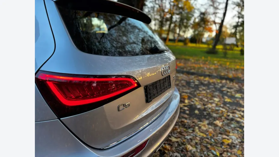 AUDI Q5 -