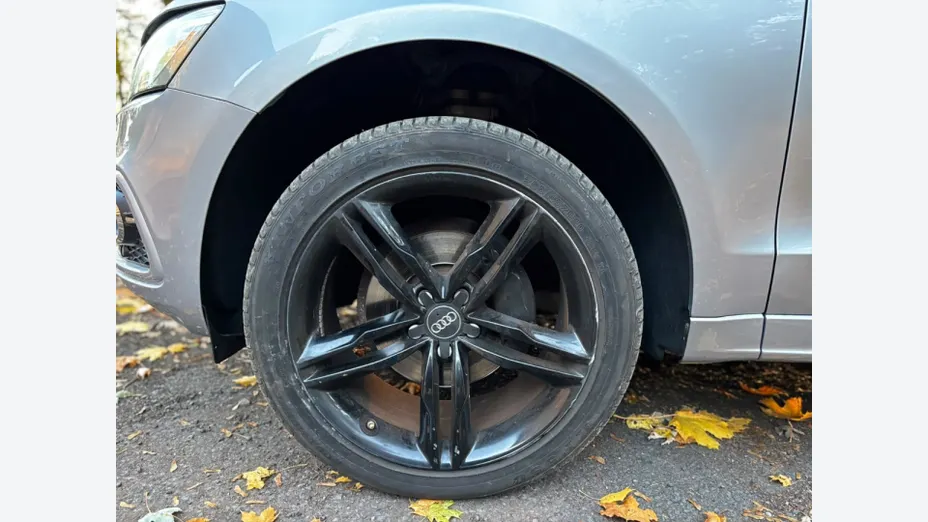 AUDI Q5 -