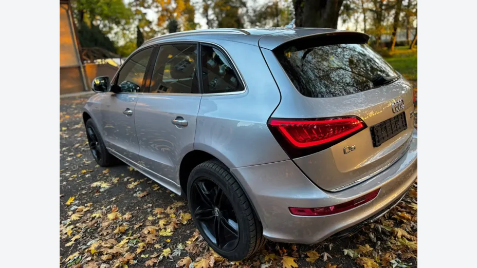AUDI Q5 -