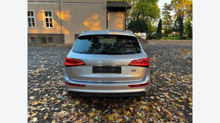 AUDI Q5 -