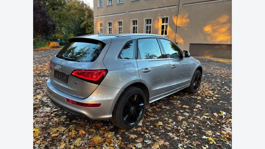 AUDI Q5 -