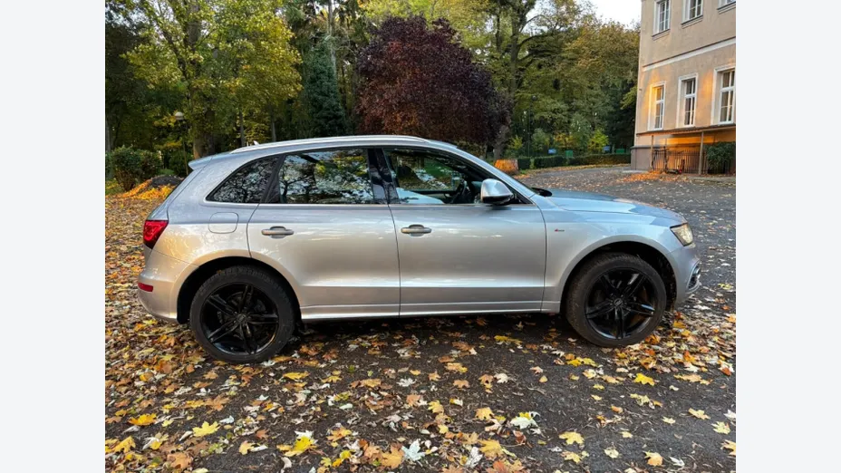 AUDI Q5 -