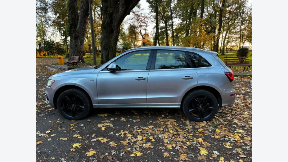 AUDI Q5 -