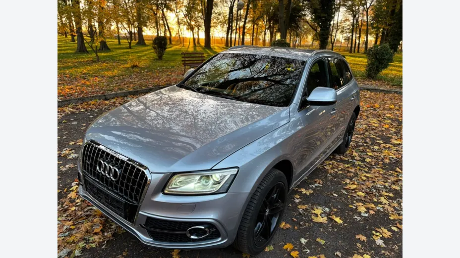AUDI Q5 -