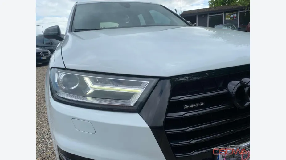 AUDI Q7 -