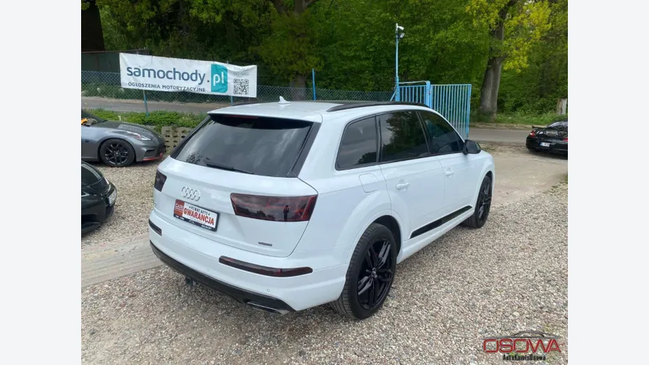 AUDI Q7 -