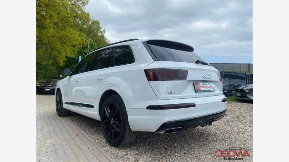 AUDI Q7 -