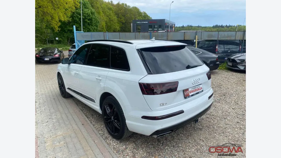 AUDI Q7 -
