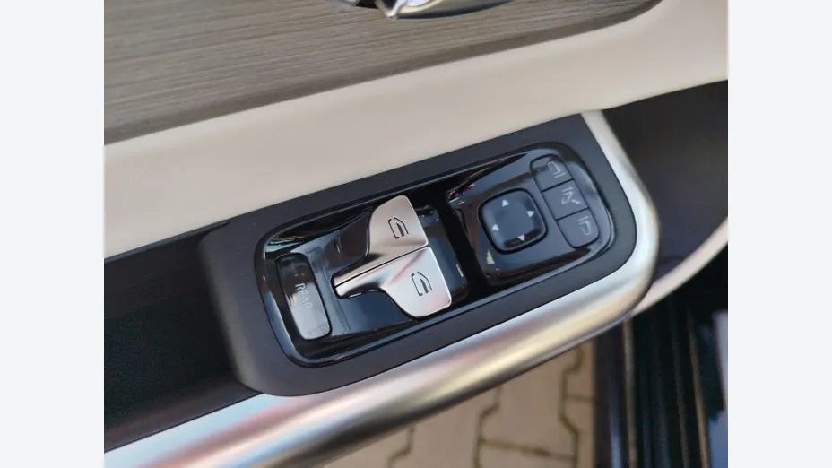 MERCEDES-BENZ CLA -